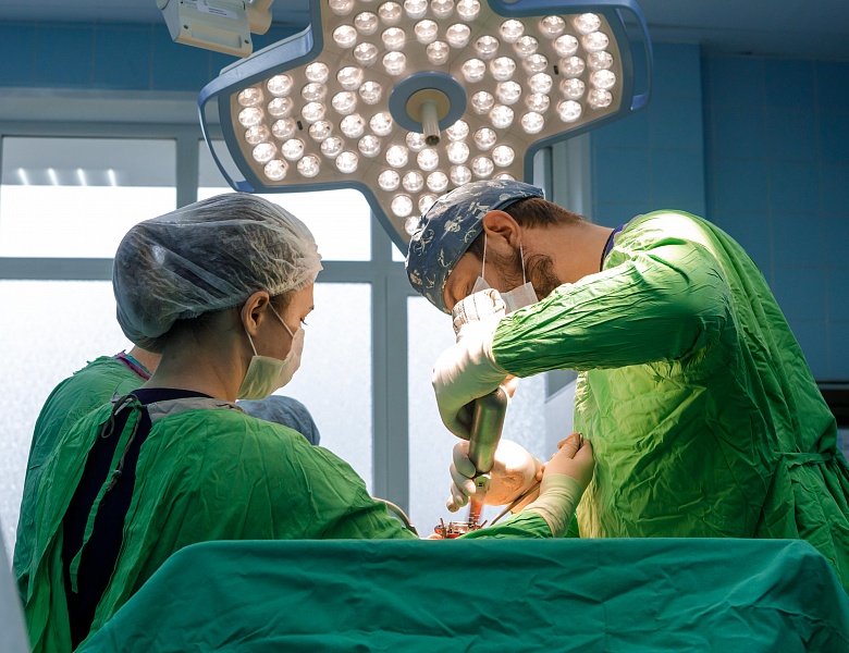 Новые операции по замене коленного сустава освоили люберецкие хирурги-травматологи. 