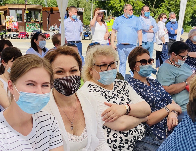 Фото дня.  Празднование Дня медицинского работника в парке «Наташинские пруды» г. Люберцы.